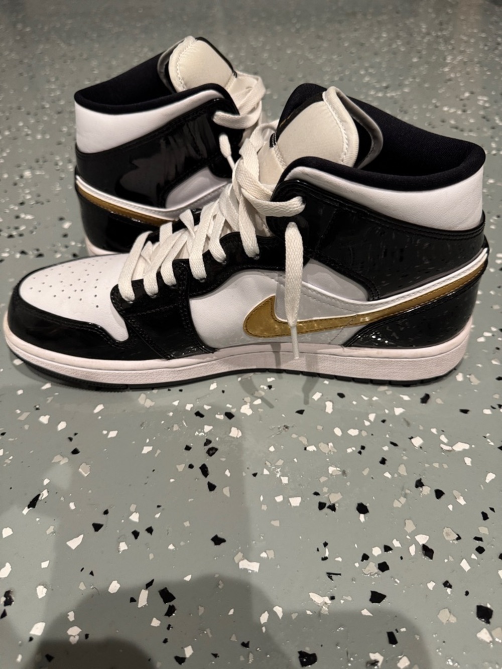 Nike Air Jordan 1 Mid - White / Black with Gold Jumpman - Picture 2 of 6